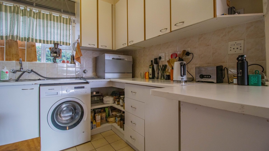 2 Bedroom Property for Sale in Vredehoek Western Cape